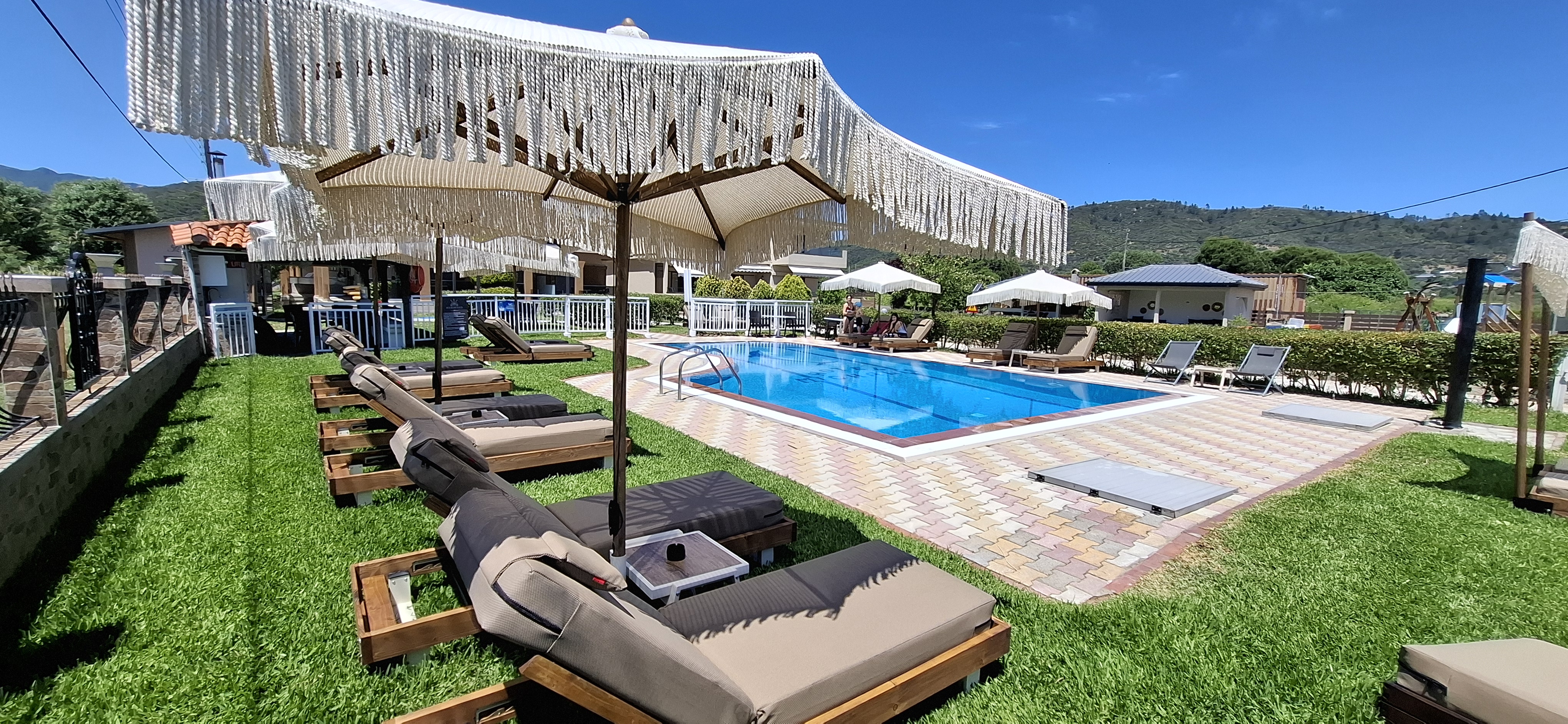 Deluxe Superior pool view